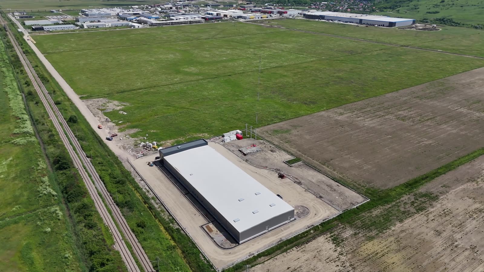 Vedere aeriană a halei industriale din Miroslava, Iași